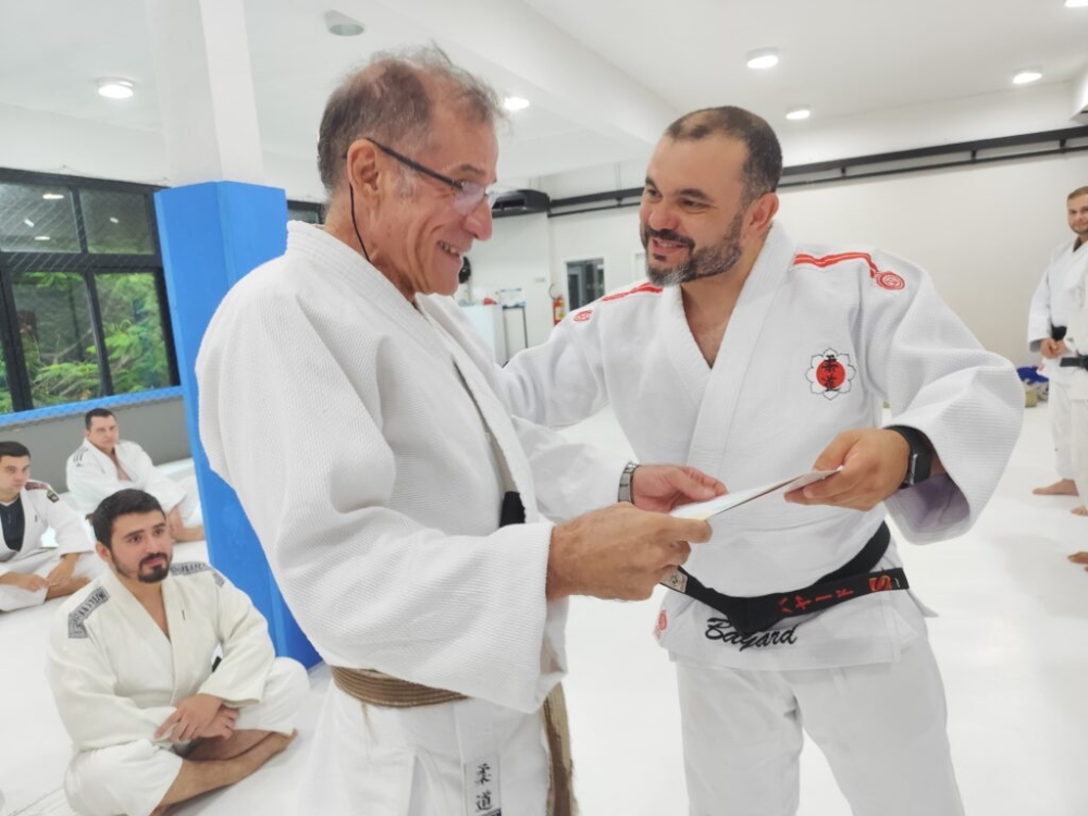 O princípio do Jita kyoei e a história de uma faixa preta